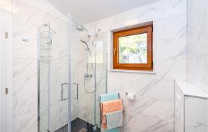 Zdjęcie z galerii obiektu Stunning Home In Novigrad With Kitchen w mieście Novigrad