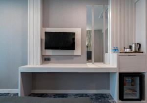 TV a/nebo společenská místnost v ubytování Yeşilyurt Park Otel