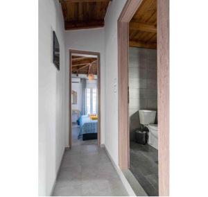 a hallway leading to a room with a bathroom at Tertsa Casa Di Mare in Térsa