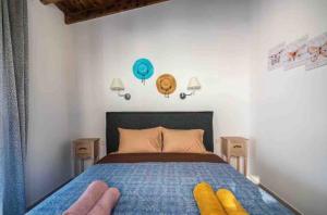 a bedroom with a bed with two objects on it at Tertsa Casa Di Mare in Térsa