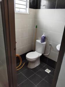 Koupelna v ubytování Abah StayCation