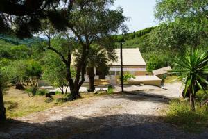 Vonkajšia záhrada v ubytovaní Eleonas-Olive grove traditional holiday appartment