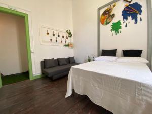 Tenerife Art Hostel客房内的一张或多张床位