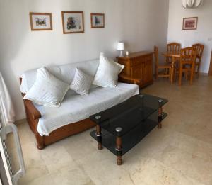Posedenie v ubytovaní Apartamento de vacaciones en Gemelos 22 T1 Benidorm + 37 fotografií