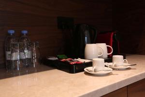 Set per la preparazione di tè e caffè presso Weekend Hotel Sari