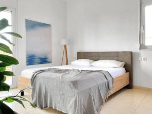 A bed or beds in a room at FLAT 45