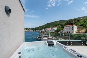 ラーチスチェにあるSuartini Apartmani Račišćeのギャラリーの写真