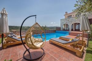 Hồ bơi trong/gần Villa Katerina with Eco heated pool +19 ảnh