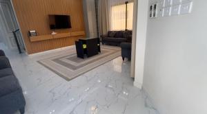 TV a/nebo společenská místnost v ubytování Al Jabal Resort Villa 5