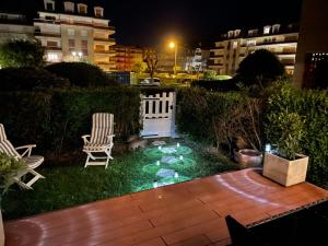 Bazén v ubytovaní Studio Cabourg - Résidence Prince Albert alebo v jeho blízkosti