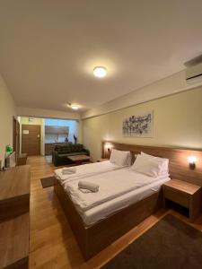 Un pat sau paturi într-o cameră la Park Diamond Apartments