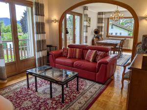 Posedenie v ubytovaní Le Vintage grand appartement 4 étoiles avec jardin proche du lac