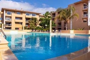 a large swimming pool in front of a building at Résidence Marina Bianca in Santa-Lucia-di-Moriani