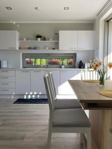 Fotografia z galérie ubytovania Rizling Apartmanház**** Balatonalmádi v destinácii Balatonalmádi