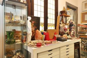 a room with a display case filled with items at Artemente Florence B&B in Florence