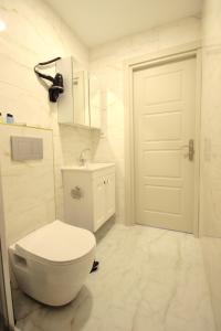 Ein Badezimmer in der Unterkunft Güler Palas Hotel