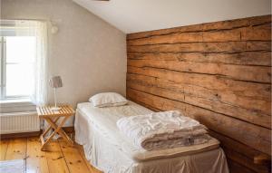 Lovely Home In Åryd With Kitchen客房内的一张或多张床位