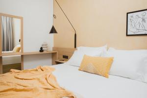 Essentia Vita Comfy Suites客房内的一张或多张床位