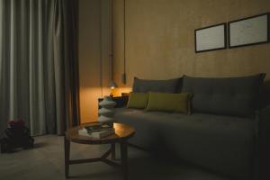 Essentia Vita Comfy Suites的休息区