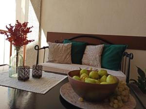 a bowl of fruit on a table with a couch at Guest House Mijo Sokol in Brela