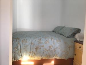 Łóżko lub łóżka w pokoju w obiekcie Casa Histórica Aldana, Plaza Vieja