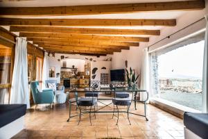 Posezení v ubytování Finca La Estrella by Don Robertos Finca Paraíso