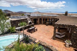 صورة لـ Villa "La Estrella" - el Paraíso with private Jacuzzi في Villaverde