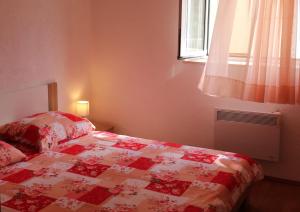 Posteľ alebo postele v izbe v ubytovaní Apartman Michael