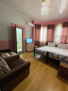 Ένα ή περισσότερα κρεβάτια σε δωμάτιο στο ALEM Hotel