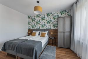 Ένα ή περισσότερα κρεβάτια σε δωμάτιο στο Willa Dobrożyczka