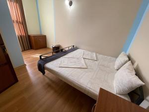 Ένα ή περισσότερα κρεβάτια σε δωμάτιο στο ALEM Hotel