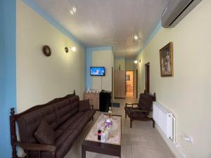 Μια τηλεόραση ή/και κέντρο ψυχαγωγίας στο ALEM Hotel