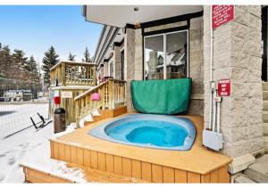 a jacuzzi tub in the middle of a building at Mountainside River Dream. Walk to slopes, tennis, bike, ski, hot tub, pool! in Blue Mountains