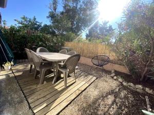 Zdjęcie z galerii obiektu SUPERBE APPARTEMENT EN REZ DE JARDIN AVEC PARKING w Cap d'Agde
