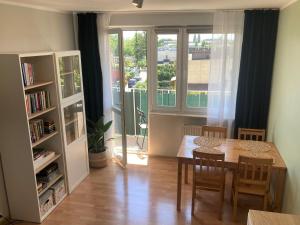Knižnica v apartmáne + 9 fotografií