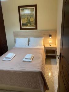 Posteľ alebo postele v izbe v ubytovaní Mavros Molos Seaside Apartment