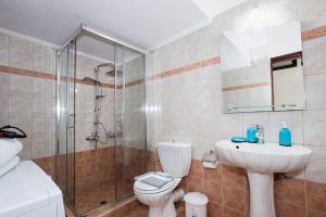 Kúpeľňa v ubytovaní Mavros Molos Seaside Apartment