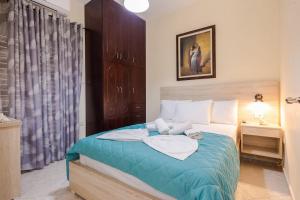 Posteľ alebo postele v izbe v ubytovaní Mavros Molos Seaside Apartment