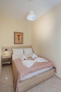Posteľ alebo postele v izbe v ubytovaní Mavros Molos Seaside Apartment