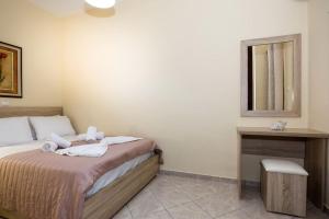 Posteľ alebo postele v izbe v ubytovaní Mavros Molos Seaside Apartment