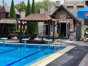 Πισίνα στο ή κοντά στο Hotel-Vilă Europa1928