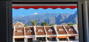 A general mountain view or a mountain view taken from Az apartmant