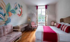 Postel nebo postele na pokoji v ubytování Château De Siran - Hôtel & Spa