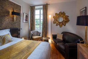 Postel nebo postele na pokoji v ubytování Château De Siran - Hôtel & Spa