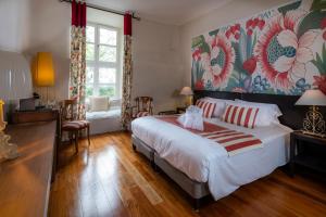 Postel nebo postele na pokoji v ubytování Château De Siran - Hôtel & Spa