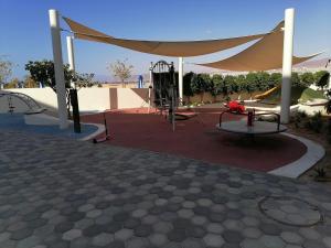 een speeltuin met een tent en een glijbaan bij Blue Diamond Ayla - Restricted to Family stays in Aqaba