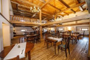 Restaurace v ubytování Dvůr Pecínov