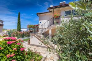 a house with flowers in front of it at Apartments Hortensia in Pula