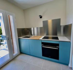 Kuchyňa alebo kuchynka v ubytovaní Mimosas - Bel appartement avec une vue imprenable sur la baie