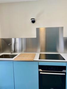 Kuchyňa alebo kuchynka v ubytovaní Mimosas - Bel appartement avec une vue imprenable sur la baie